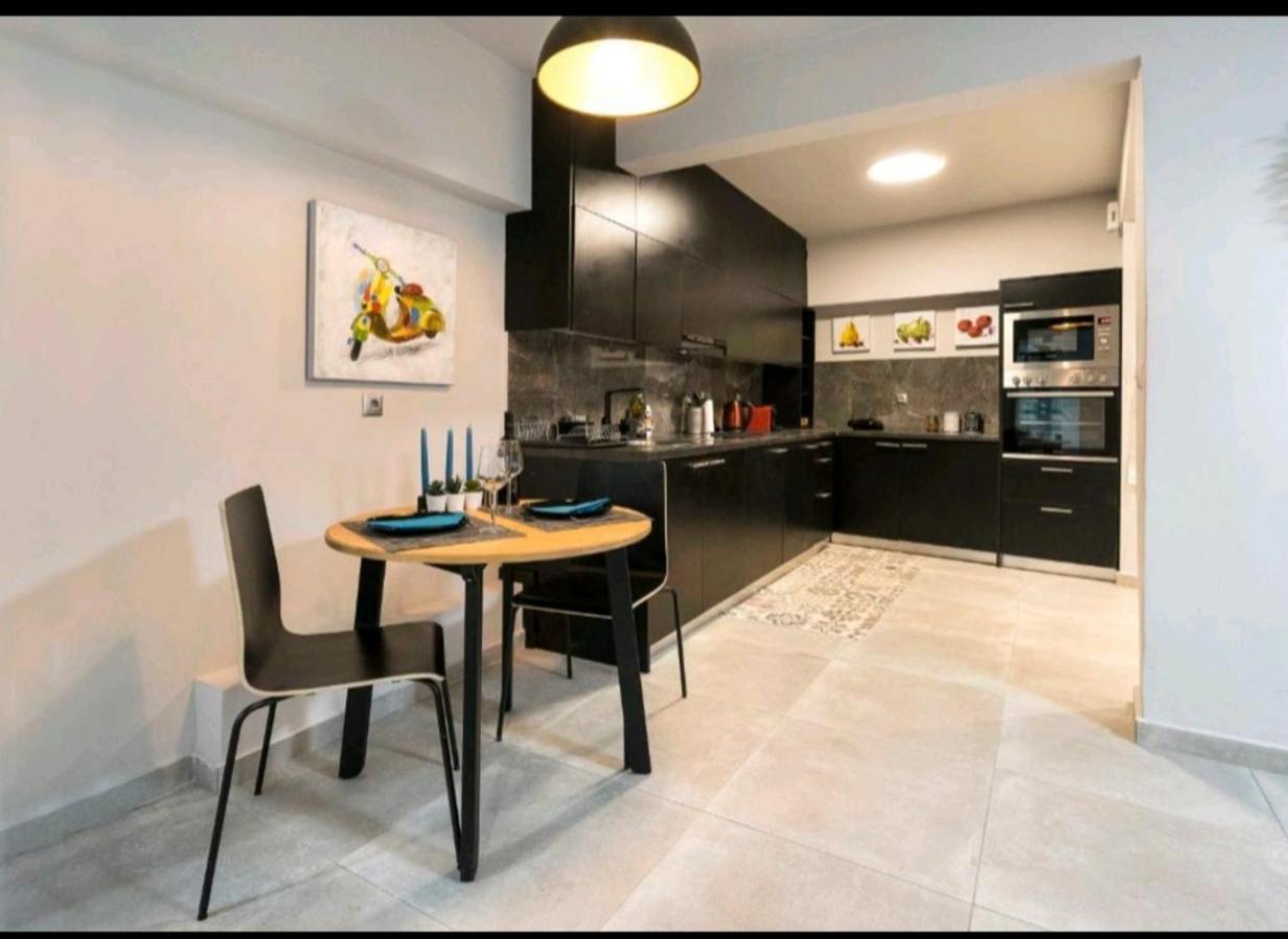 Romantic Jacuzzi Apartment Athens Exterior photo